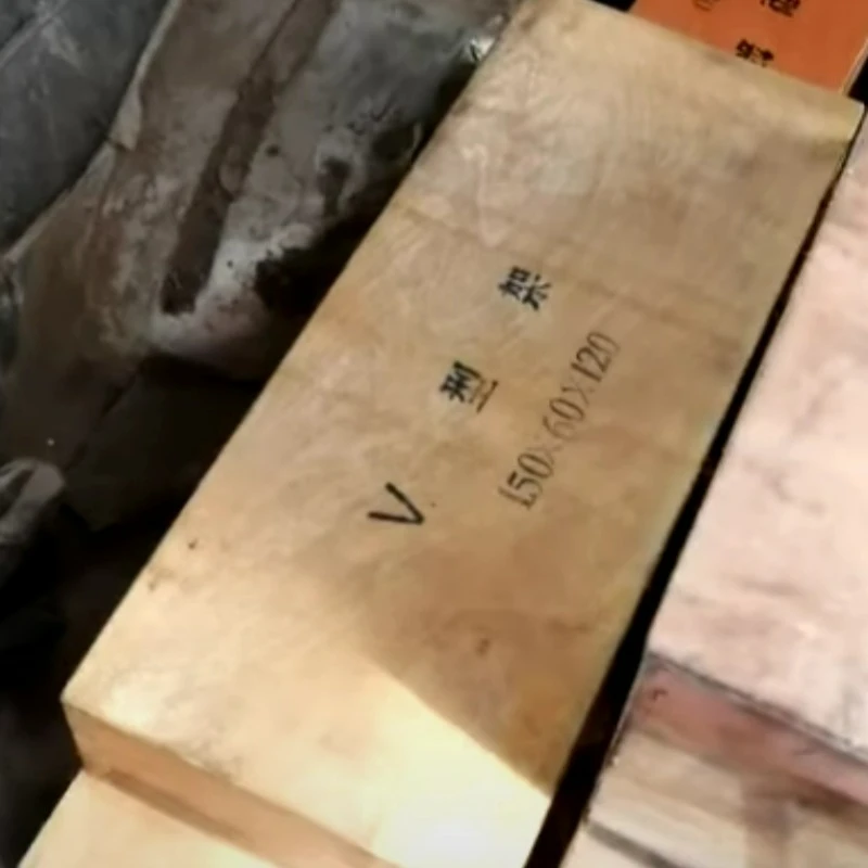 Maraakiibta maraakiibta ee sanduuqa loo yaqaan ‘magnetic v-qaabeysan’ iyo sanaadiiqda labajibbaaran magnetic